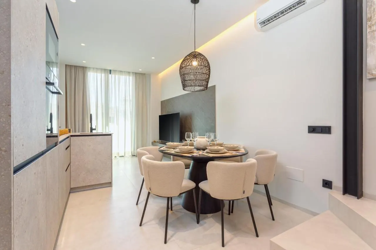 Magnificent Renovated 2Bd 2Bth Duplex With Terrace - City Centre Málaga